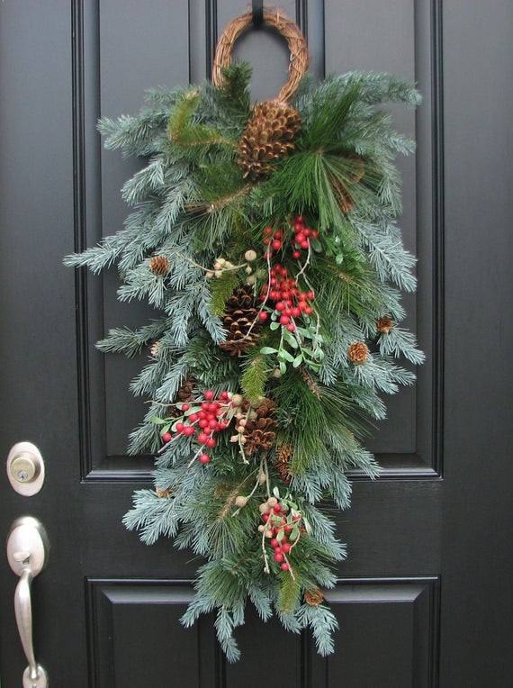 DIY Christmas Swag
 Deck The Halls With These Simple DIY Holiday Decorations