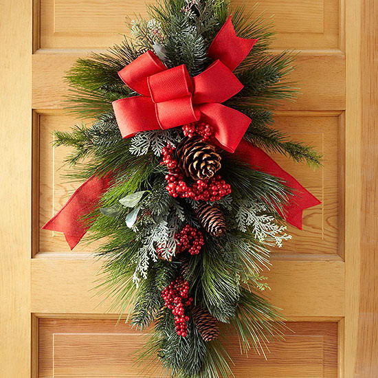 DIY Christmas Swag
 How to Make a Swag Wreath
