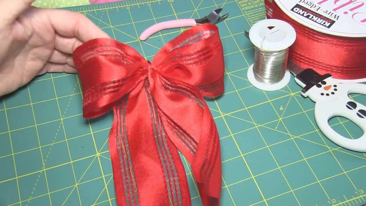 DIY Christmas Tree Bow
 How to Make an Easy Bow for a t or Christmas tree