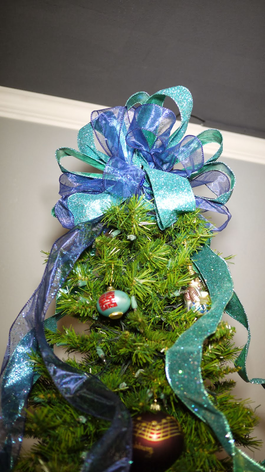DIY Christmas Tree Bow
 Special Delivery by Jackie Christmas Tree Bow Topper and