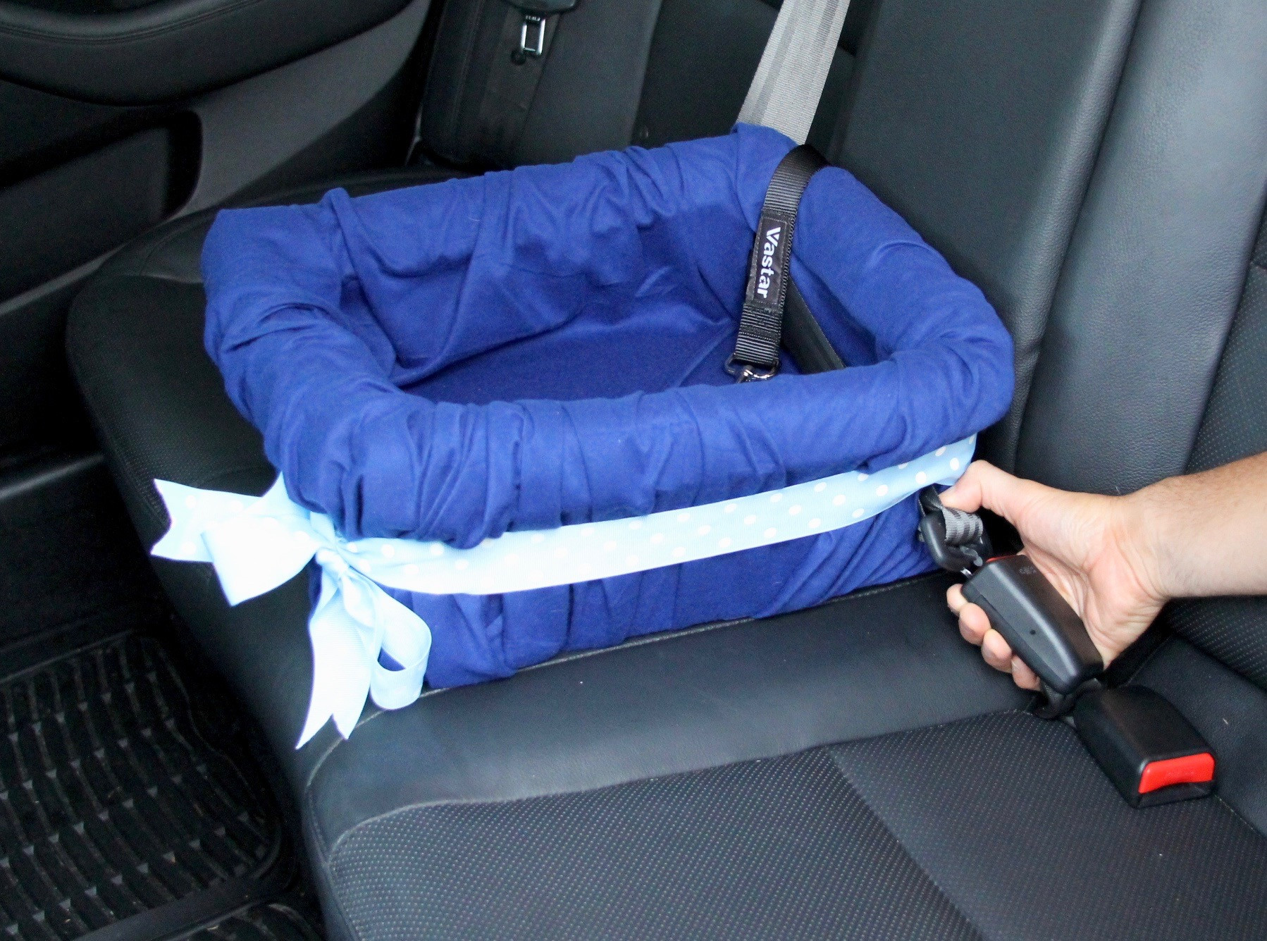 DIY Dog Car Booster Seat
 No Sew DIY Car Booster Seat For Your Dog Growing Up