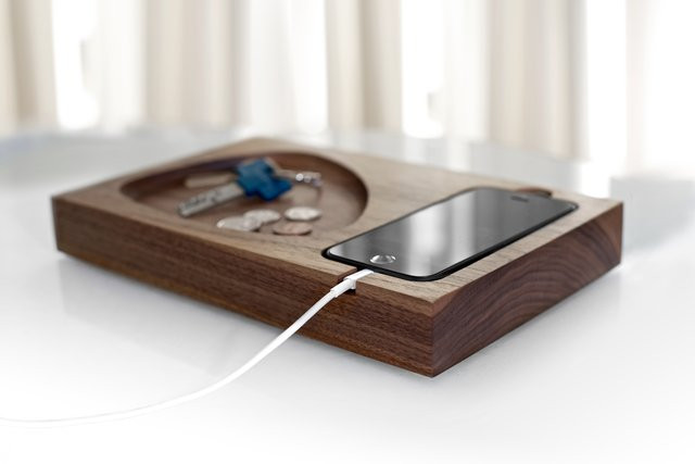DIY Iphone Dock Wood
 A handmade wooden iPhone dock for any digital dad Cool