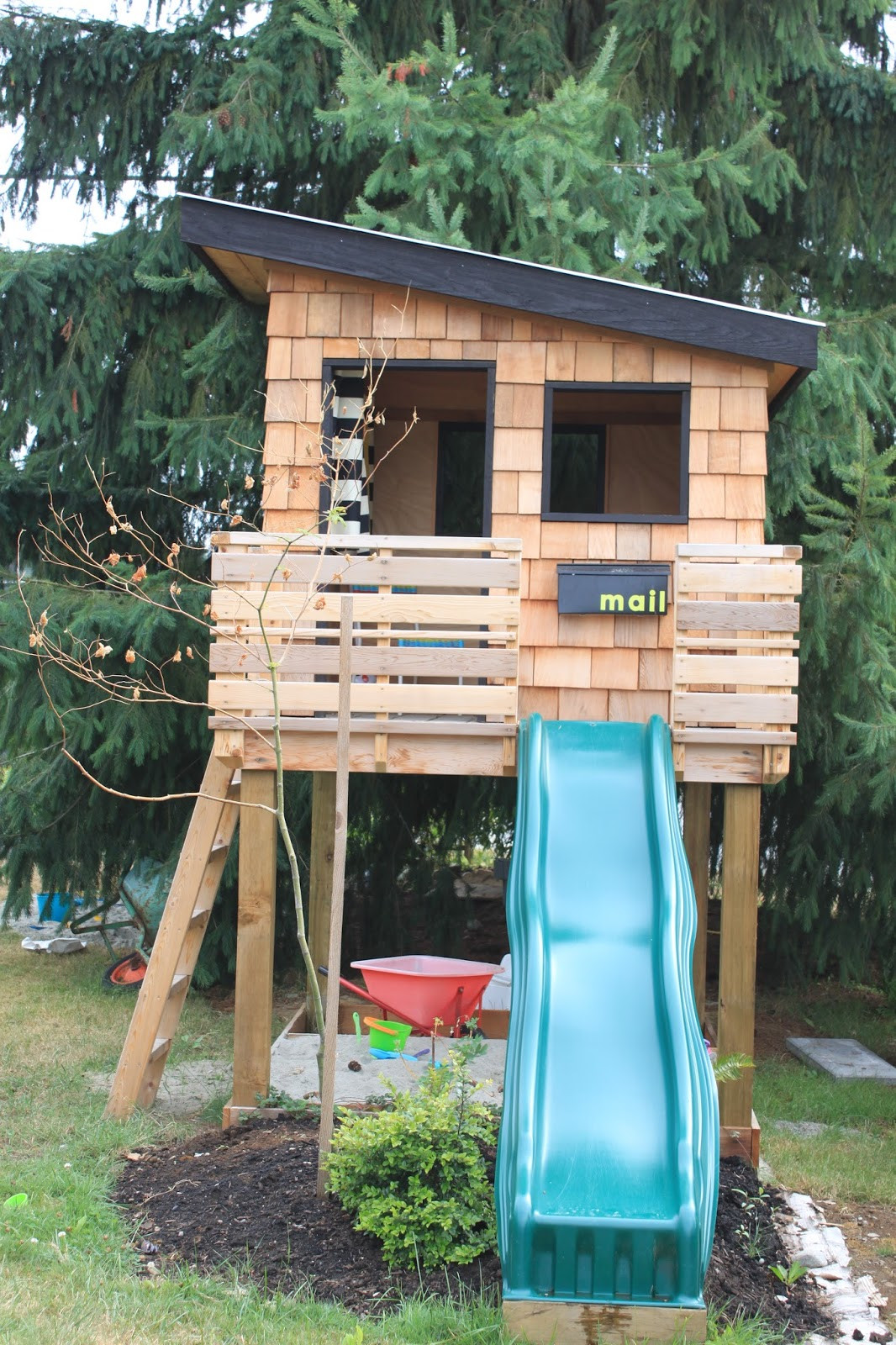 DIY Kids Playhouses
 15 Pimped Out Playhouses Your Kids Need In The Backyard