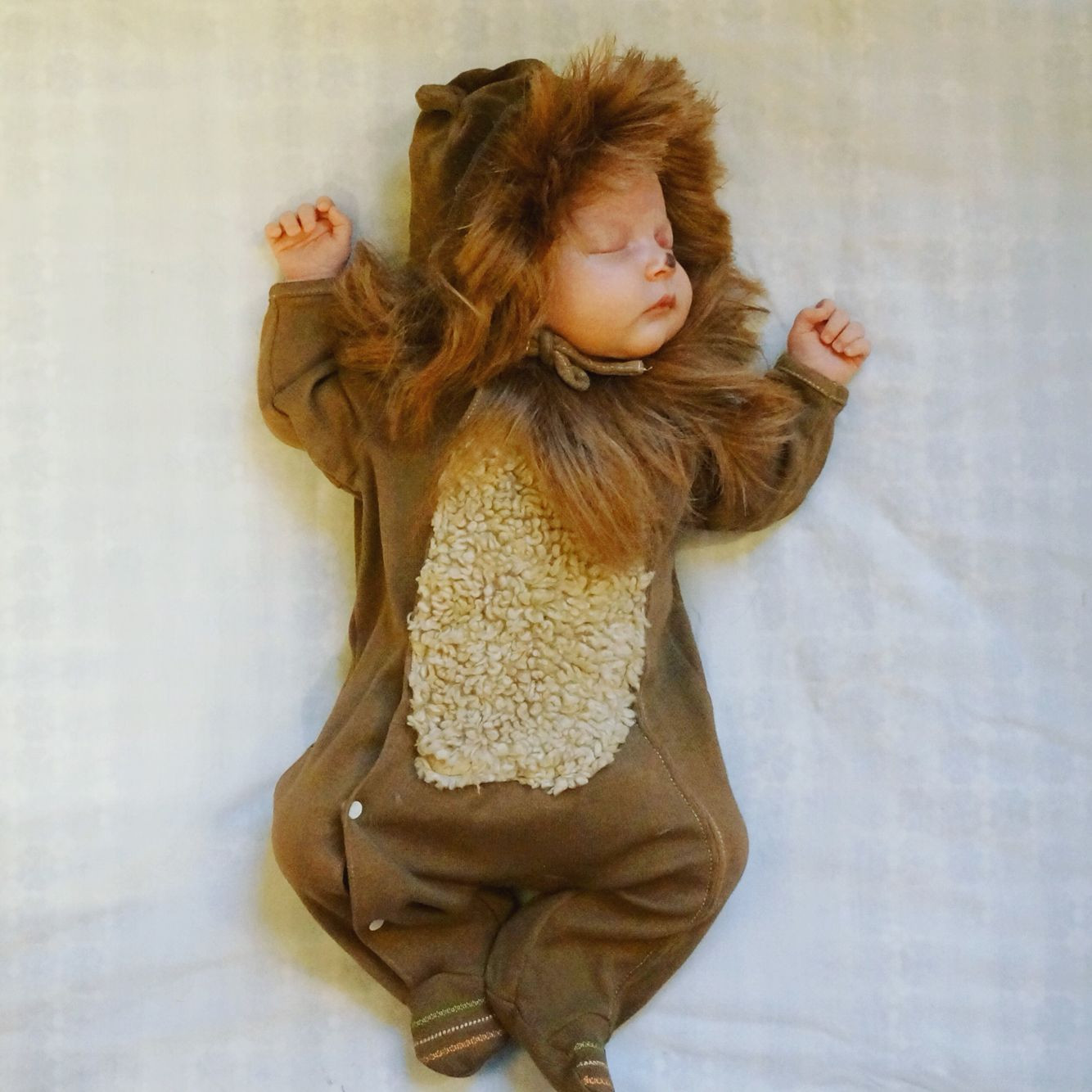 DIY Lion Costume For Toddler
 DIY Newborn baby Halloween costume Wizard of Oz lion