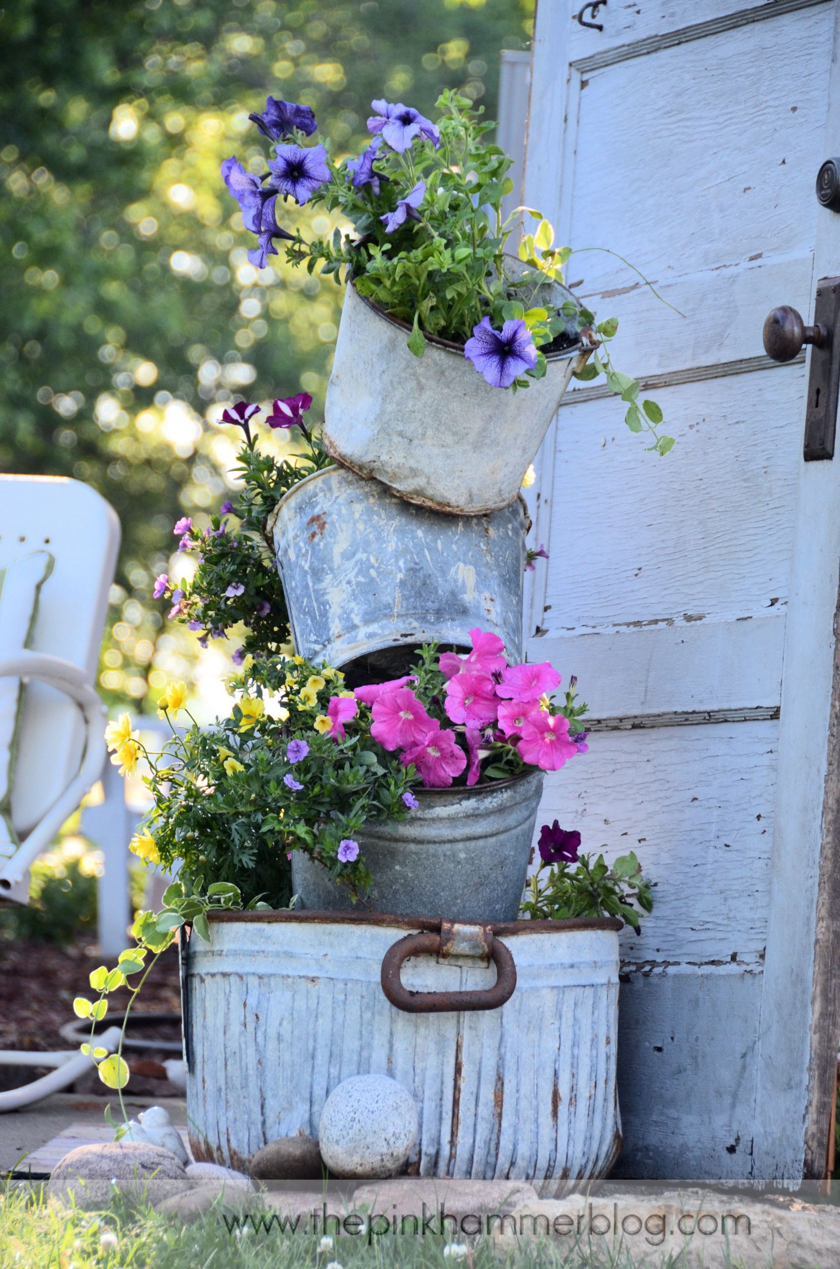 DIY Outdoor Decor Ideas
 Primitive tipsy pot planters