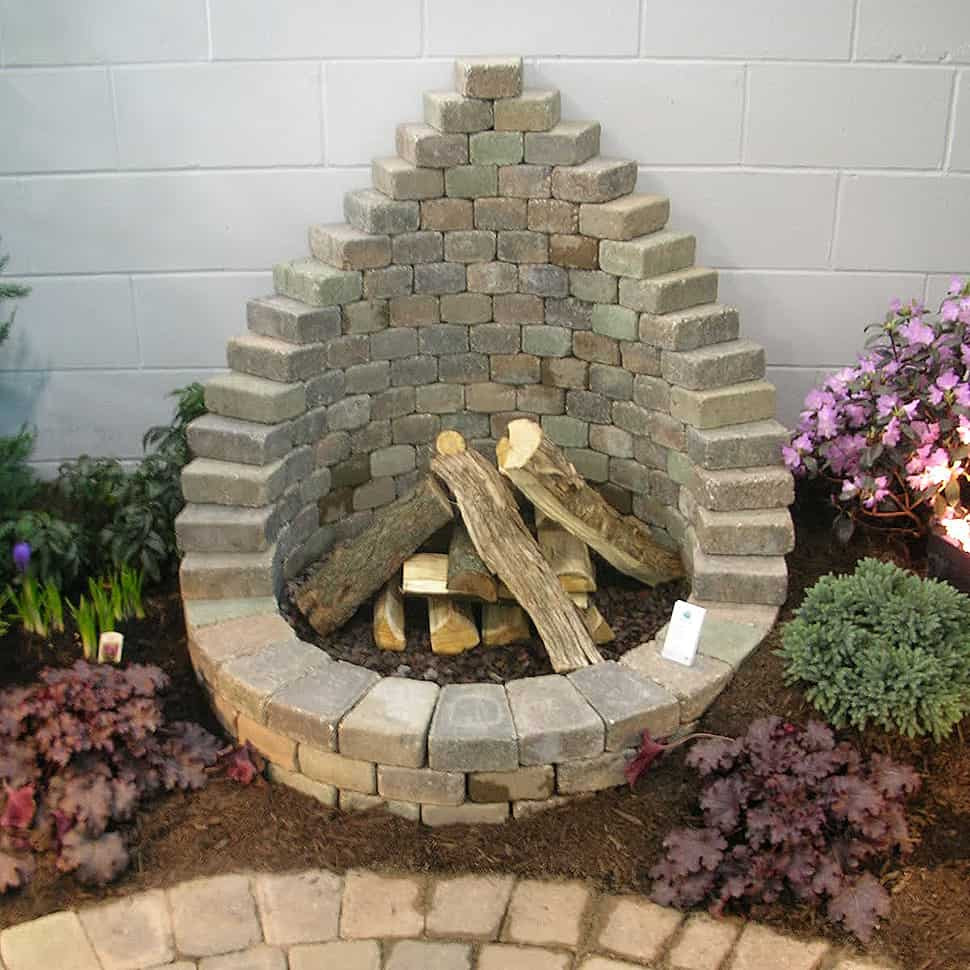 DIY Outdoor Fire Pits
 How to Be Creative with Stone Fire Pit Designs Backyard DIY