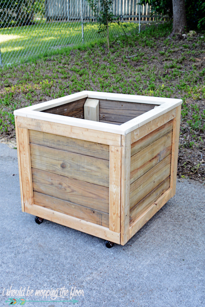 DIY Outdoor Planter Box
 i should be mopping the floor DIY Planter Box with Wheels