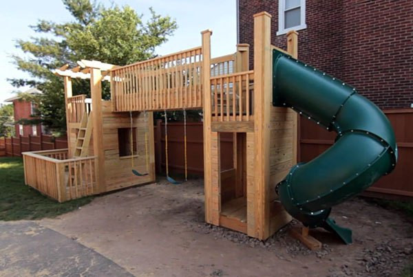 DIY Outdoor Playground
 16 DIY Playhouses Your Kids Will Love to Play In