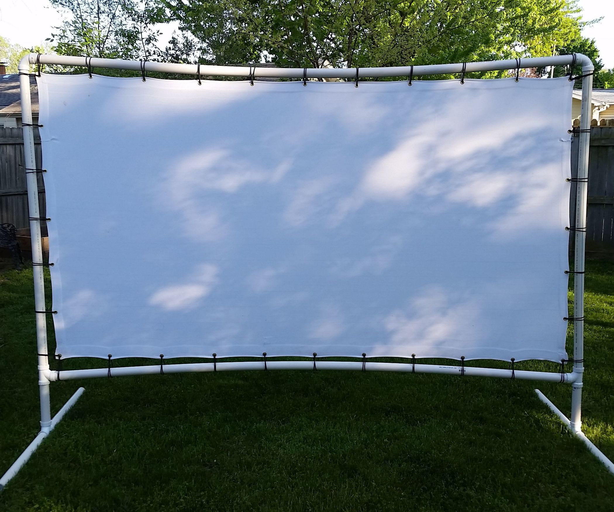 DIY Outdoor Projector
 Backyard Movie Screen Programs