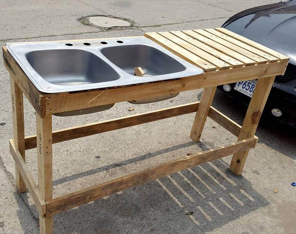 DIY Outdoor Sink Station
 30 Pallet Projects That Will Make You Fall in Love