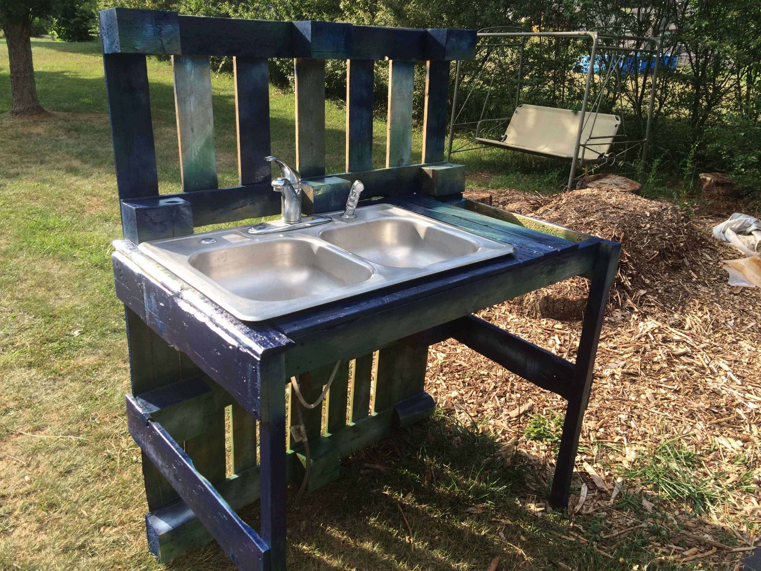 DIY Outdoor Sink Station
 Pallet Garden Washing Station • 1001 Pallets