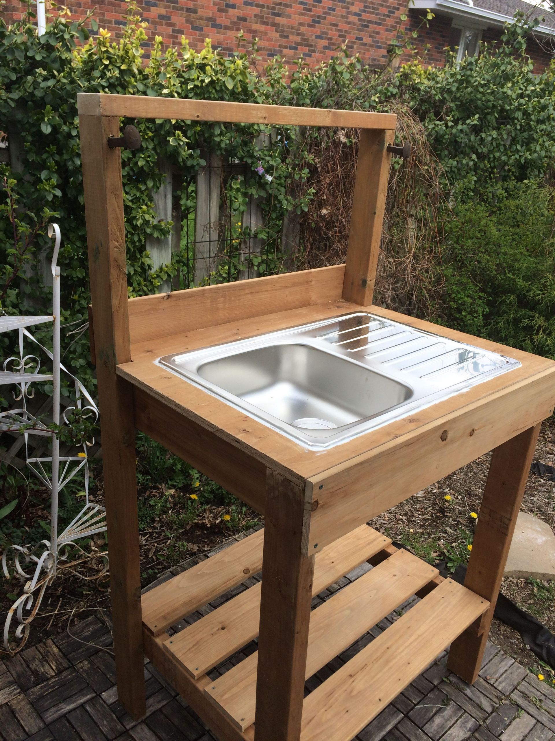 DIY Outdoor Sink Station
 Fish cleaning station