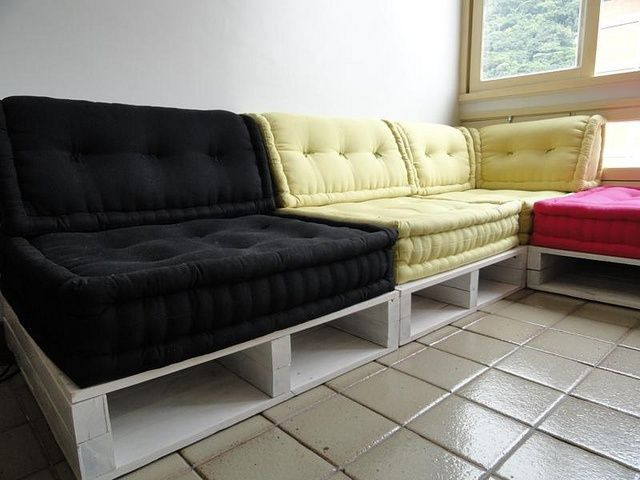 DIY Outdoor Sofa Cushions
 13 DIY Sofas Made from Pallet