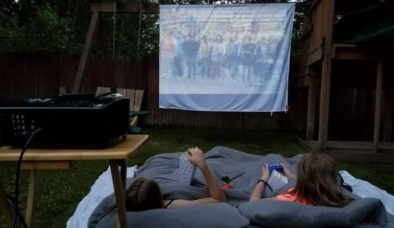 DIY Outdoor Theatre Screen
 Secret Tips for Creating an Awesome DIY Backyard Movie