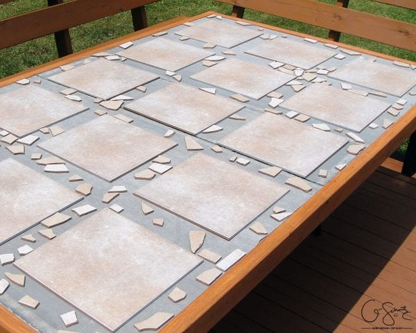 DIY Outdoor Tile Table
 Remodelaholic
