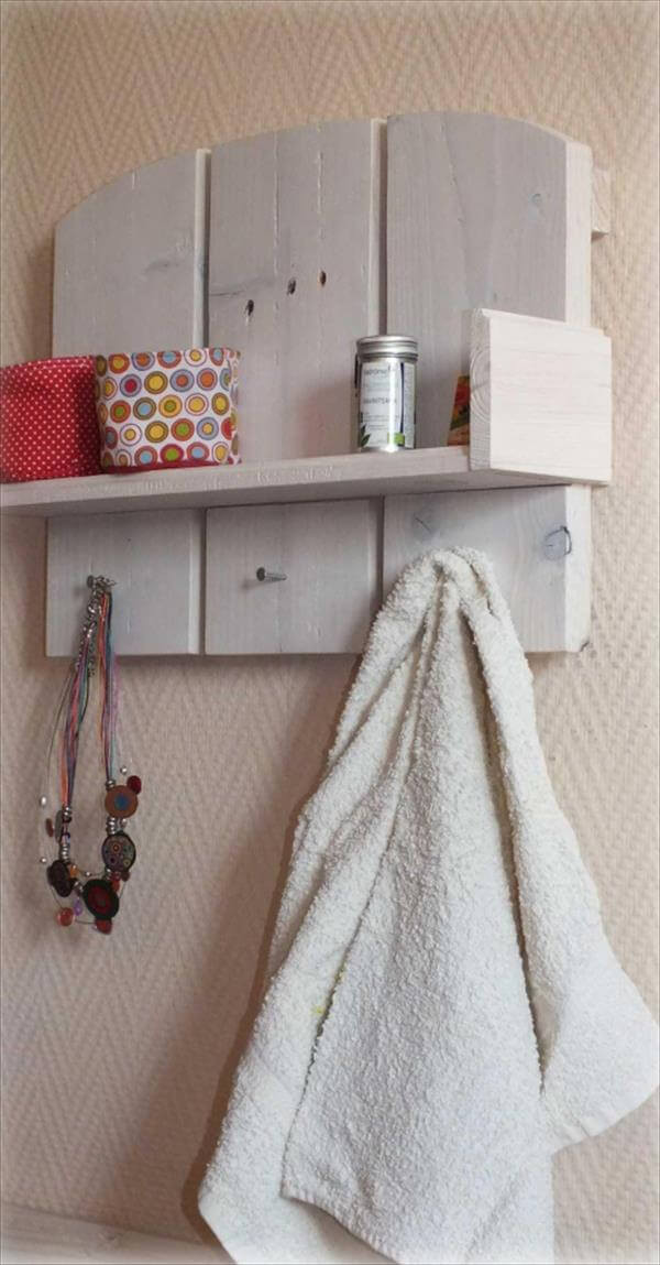 DIY Pallet Towel Rack
 DIY Pallet Shelf and Towel Rack