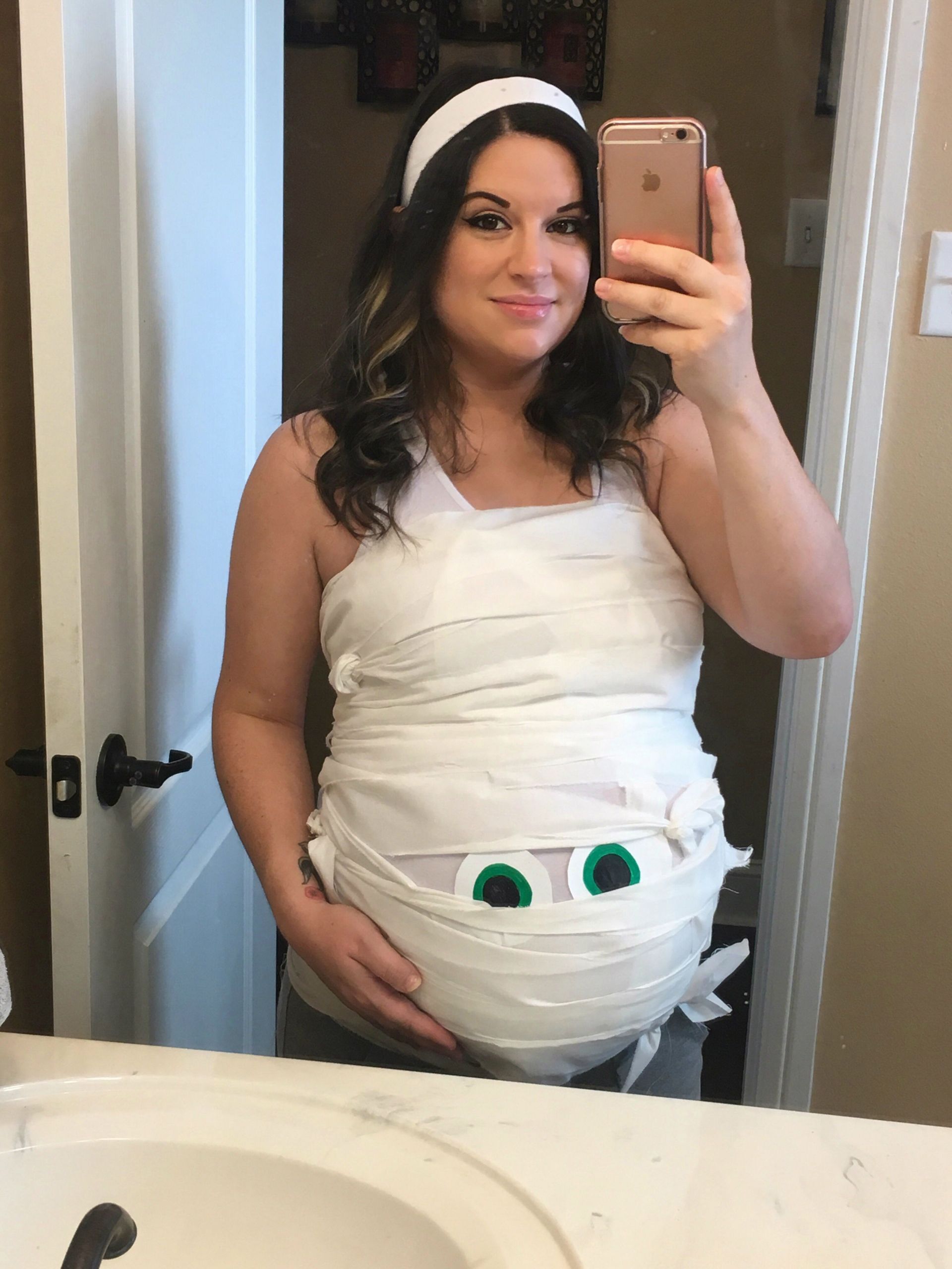 DIY Pregnancy Costume
 Pin on Halloween stuff