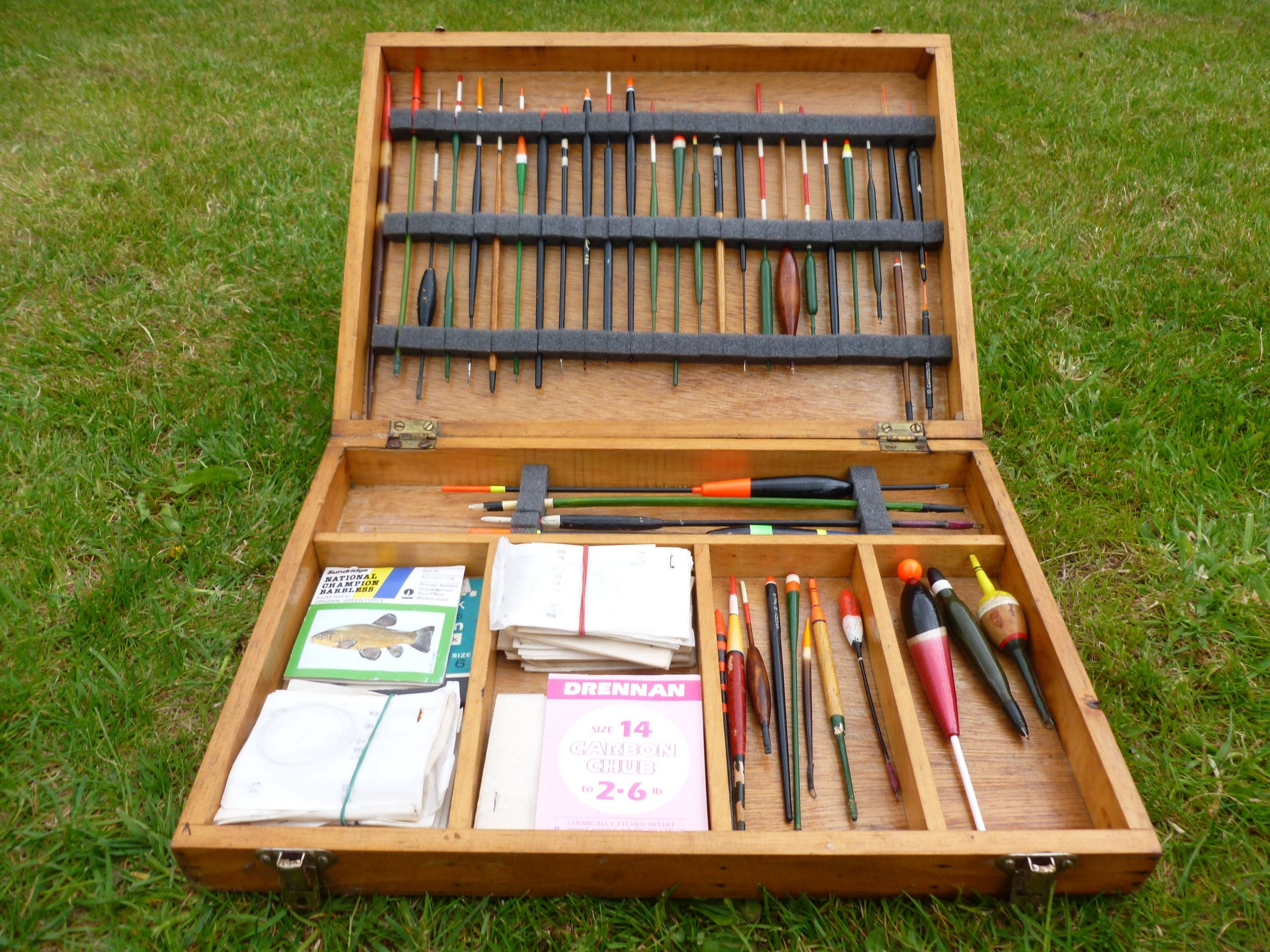 DIY Tackle Box
 Vintage wooden fishing tackle box