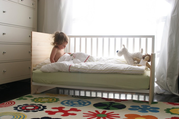 DIY Toddler Bed From Crib
 DIY crib conversion into a mini daybed toddler bed