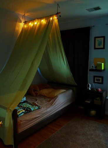 DIY Toddler Bed Tent
 DIY Tent over the bed this is cool Like the light gotta