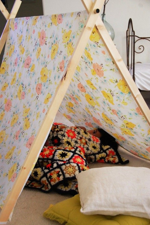 DIY Toddler Bed Tent
 35 Playful and Fun DIY Tents for Kids