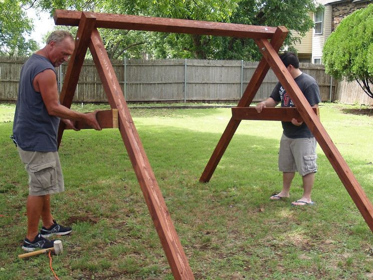 DIY Toddler Swing
 Exactly How to Build A Swing in About an Hour