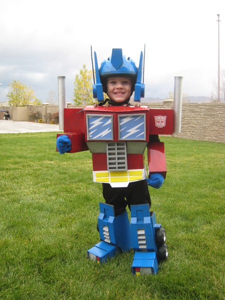DIY Transformers Costumes
 Dyna Model train transformers costumes for toddlers