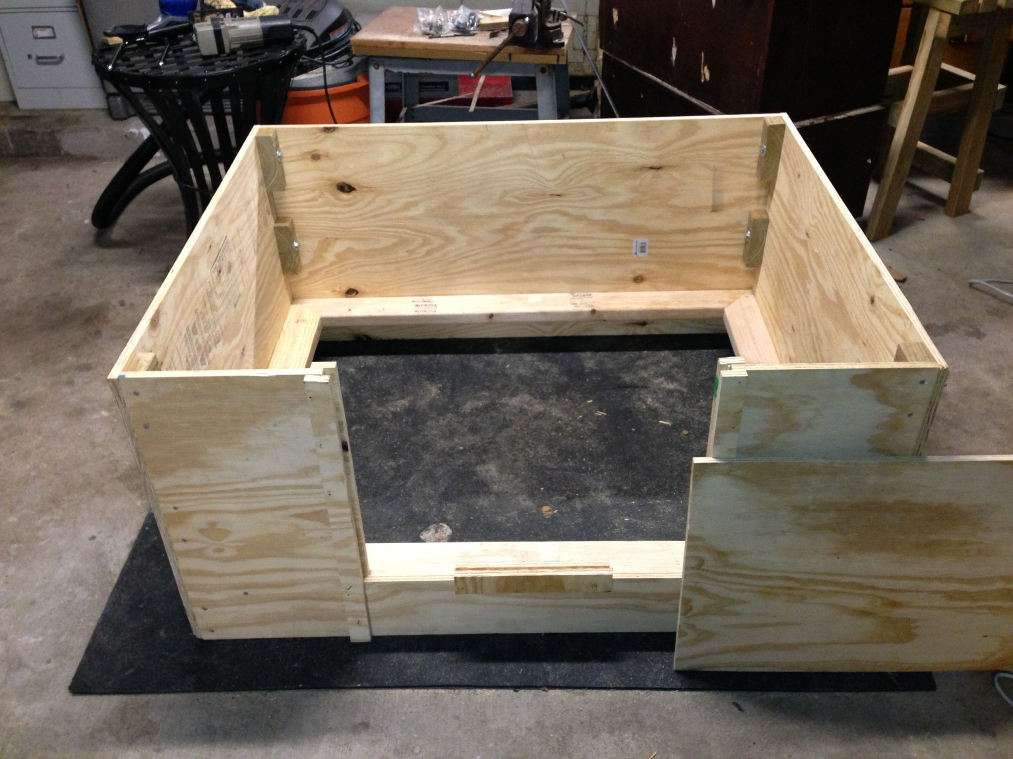DIY Whelping Boxes
 Modular whelping box Can fit in your trunk or easy