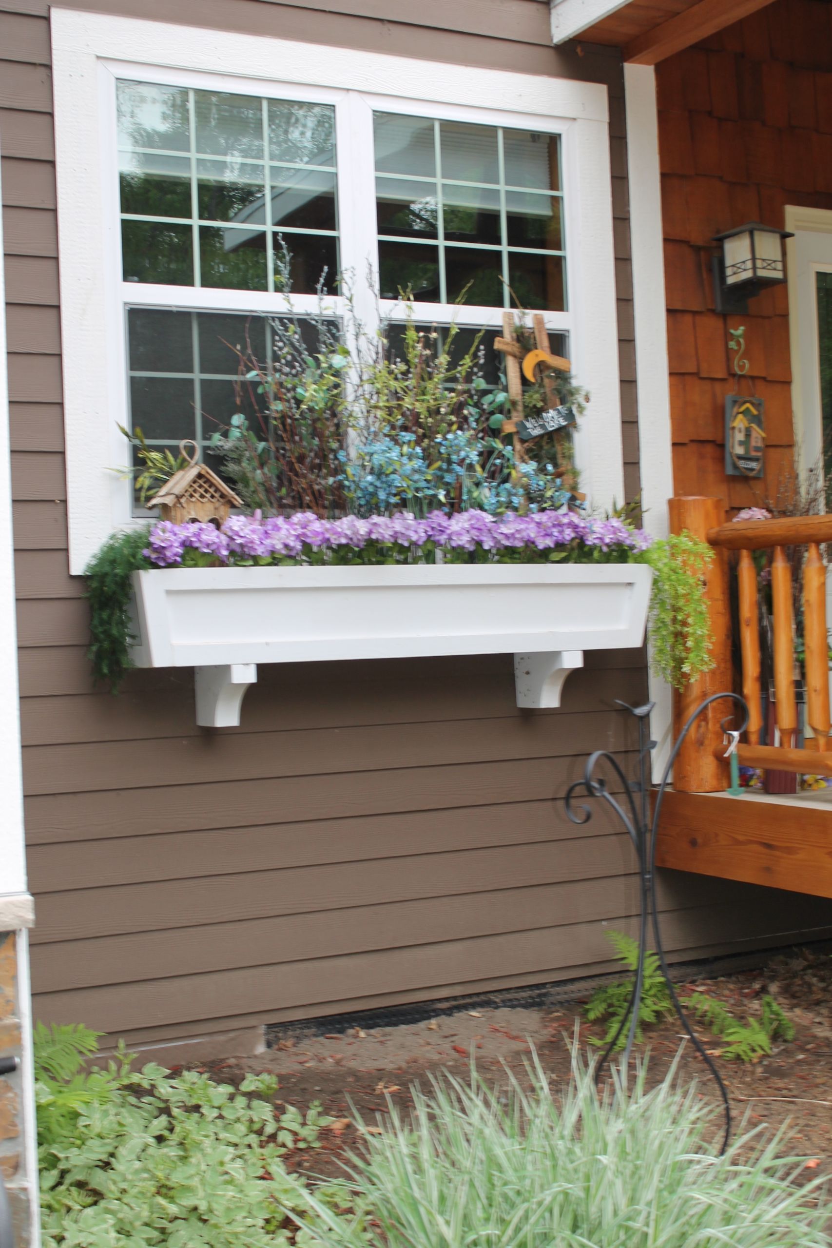 DIY Window Flower Boxes
 Remodelaholic