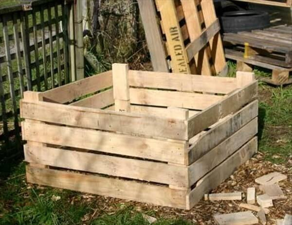 DIY Wood Compost Bin
 How to Build a post Bin out of Wooden Pallets