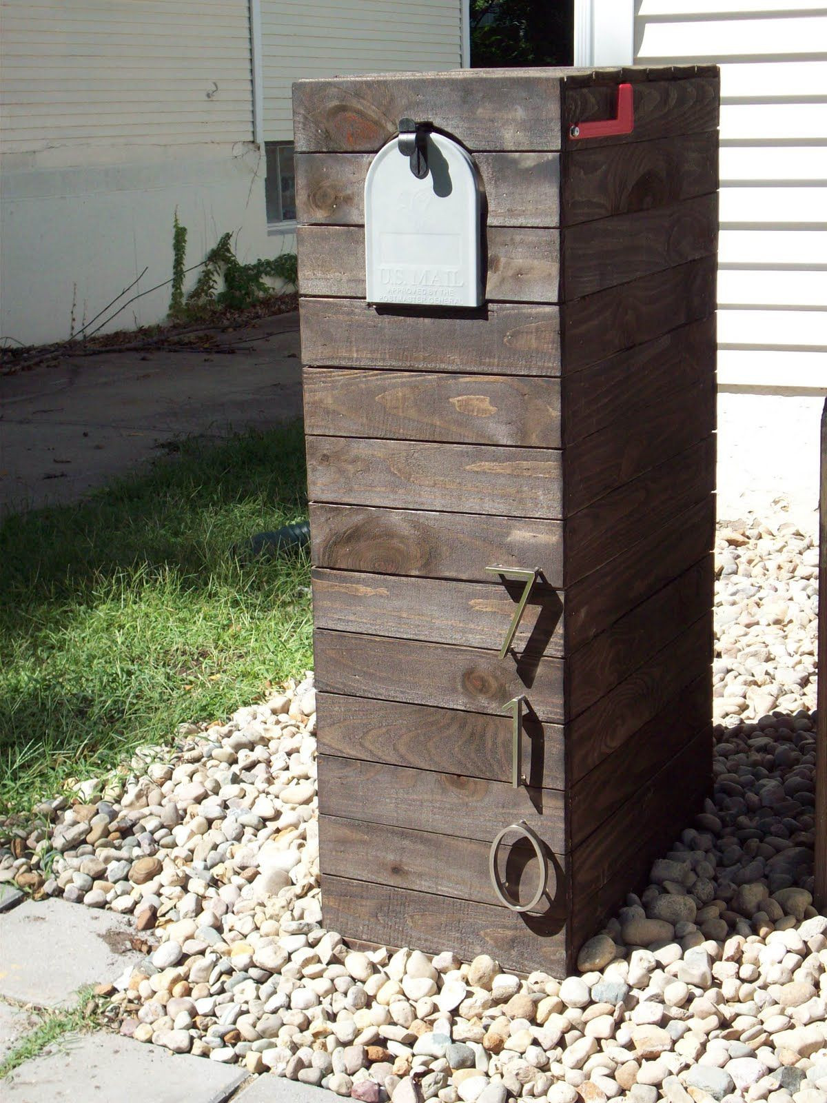 DIY Wood Mailbox
 custom mailbox dent this hoodlums I need so people