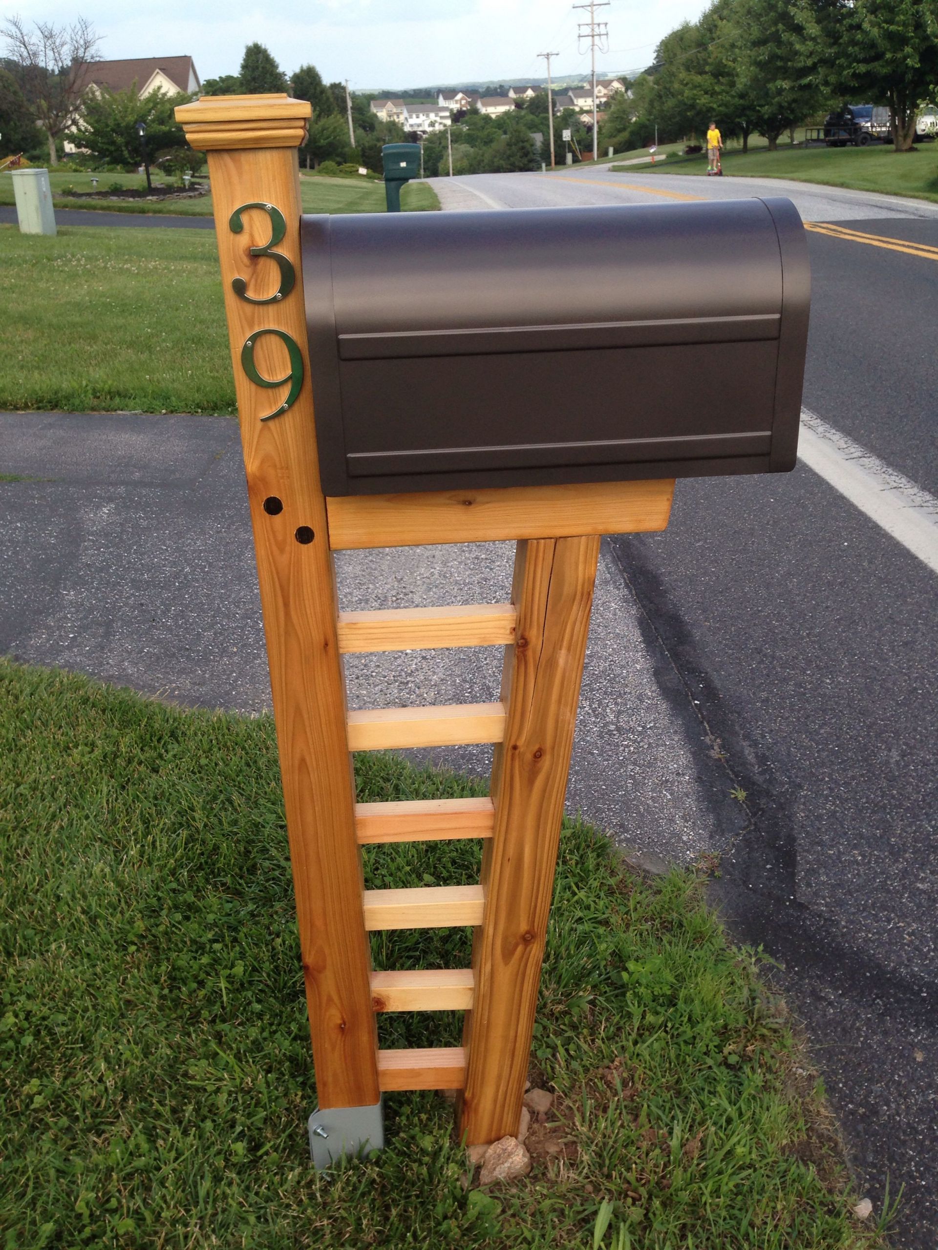 DIY Wood Mailbox
 DIY cedar mailbox post 10 degree front post and mortised