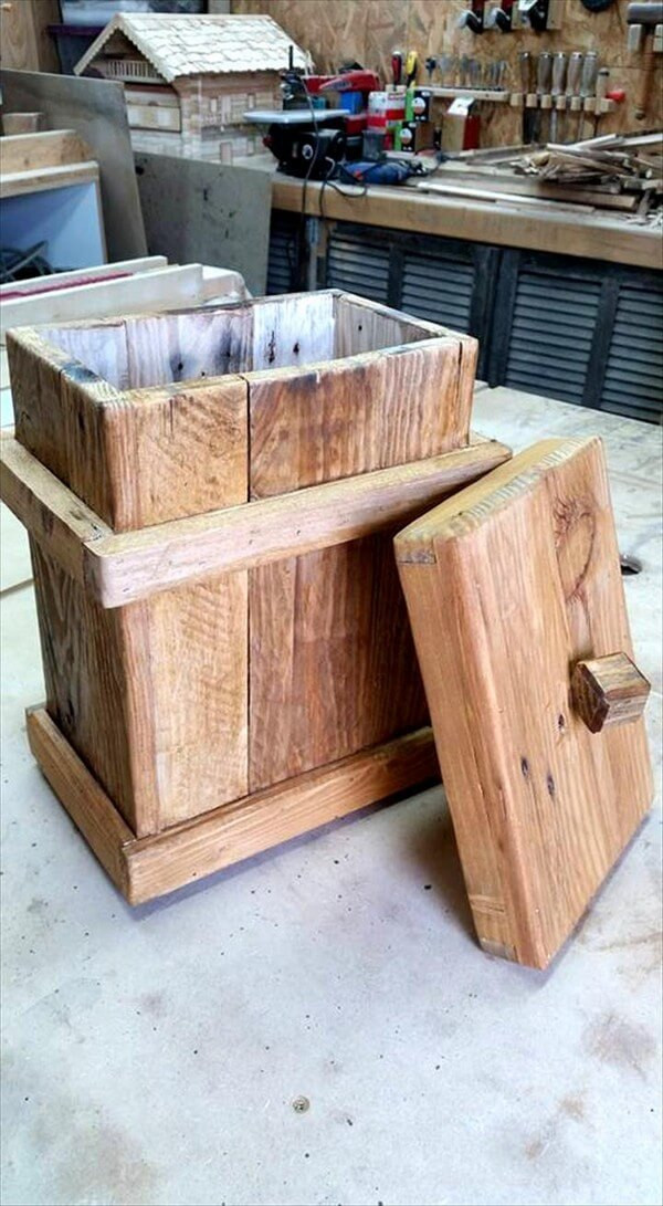 DIY Wood Trash Can
 DIY Wooden Pallet Trash Can Holder – Ideas with Pallets