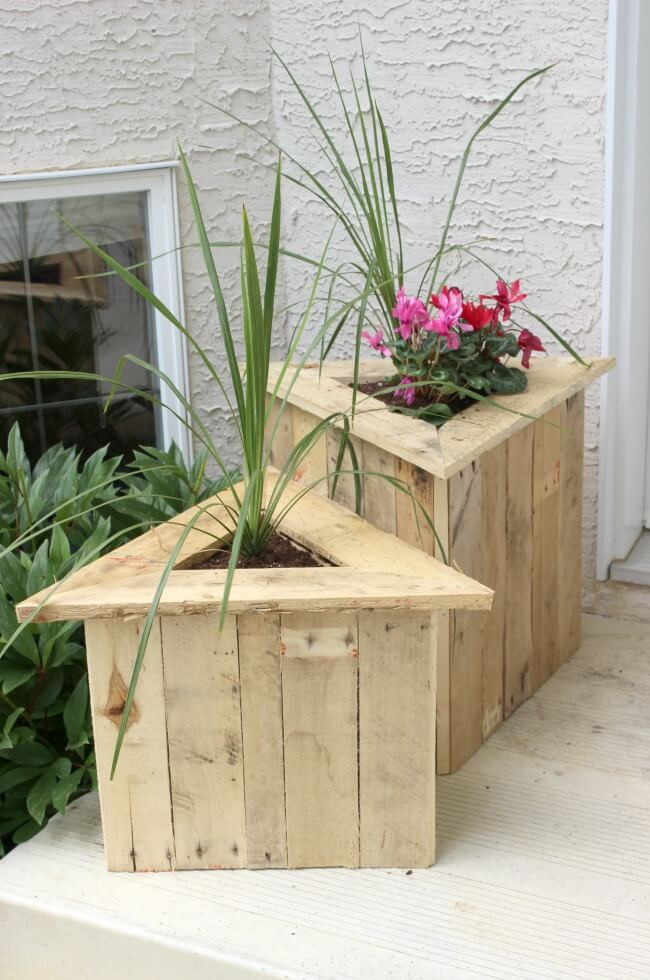 DIY Wooden Flower Boxes
 32 Best DIY Pallet and Wood Planter Box Ideas and Designs
