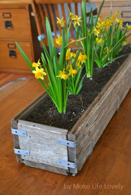 DIY Wooden Flower Boxes
 DIY Rustic Wood Planter Box Make Life Lovely
