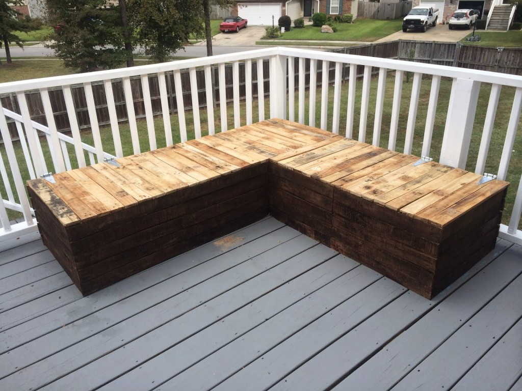 DIY Wooden Outdoor Furniture
 DIY Pallet Sectional for Outdoor Furniture Like The Yogurt