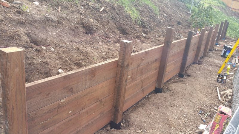 DIY Wooden Retaining Wall
 Securing a small retaining wall to foundation
