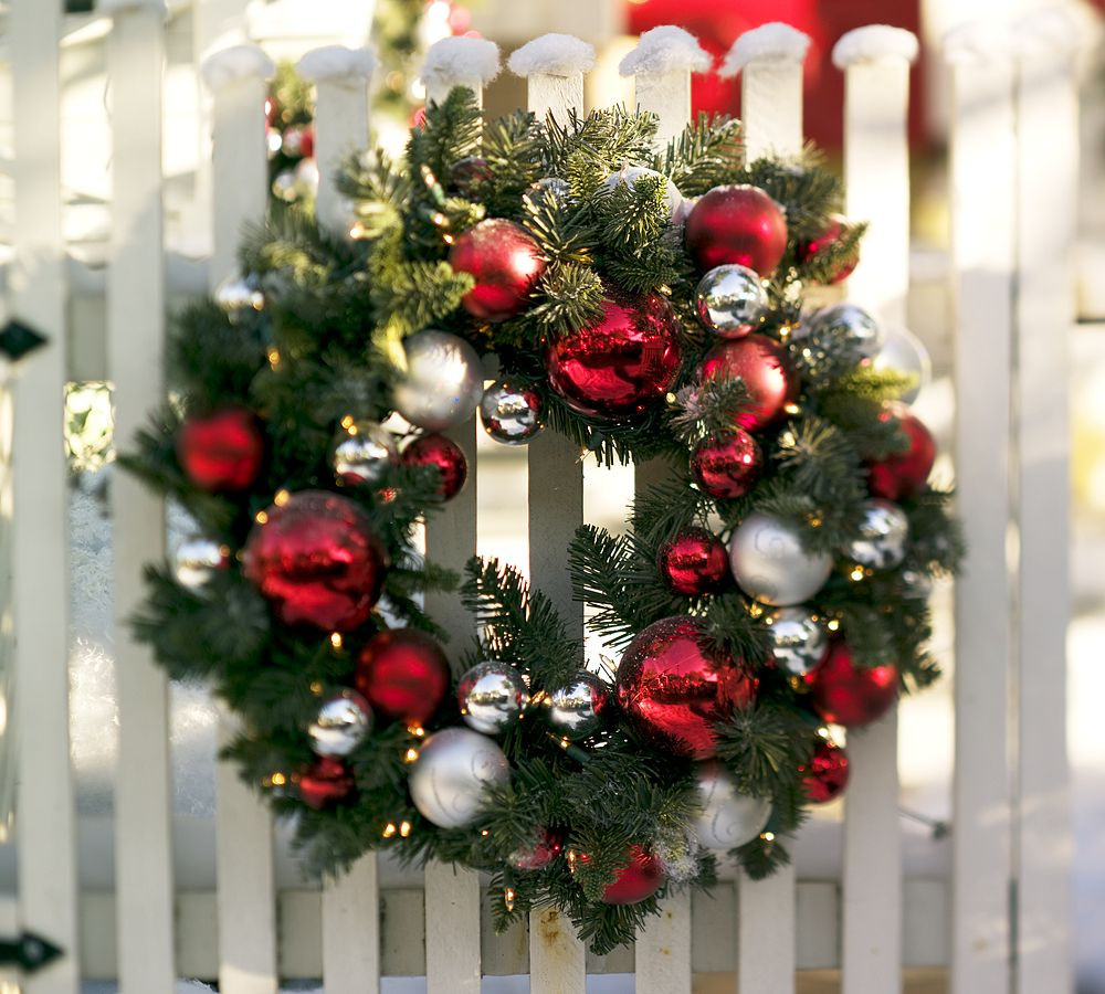 DIY Wreath Christmas
 Bon Marché DIY Holiday Wreaths
