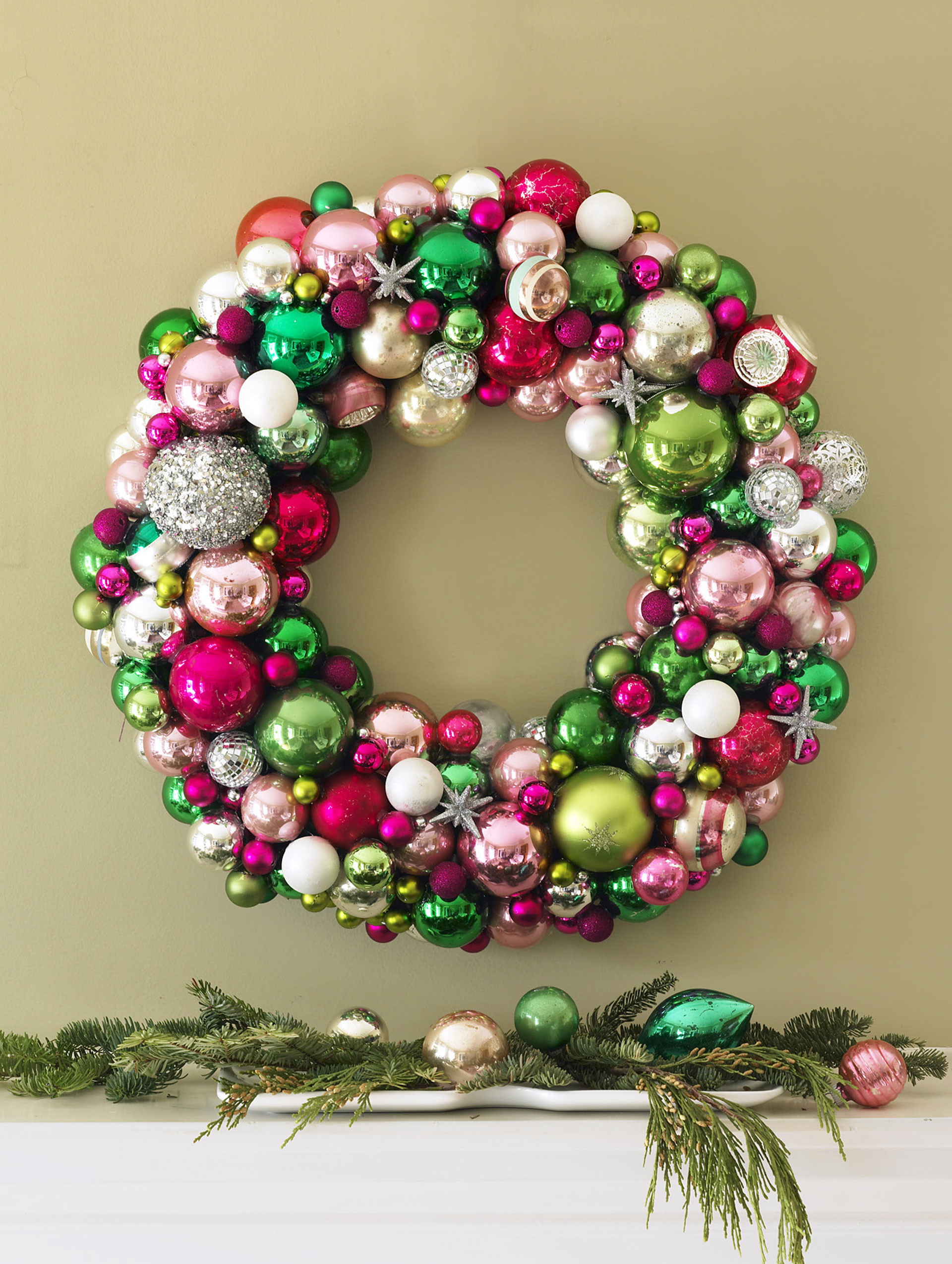 DIY Wreath Christmas
 55 DIY Christmas Wreaths How to Make a Holiday Wreath Craft