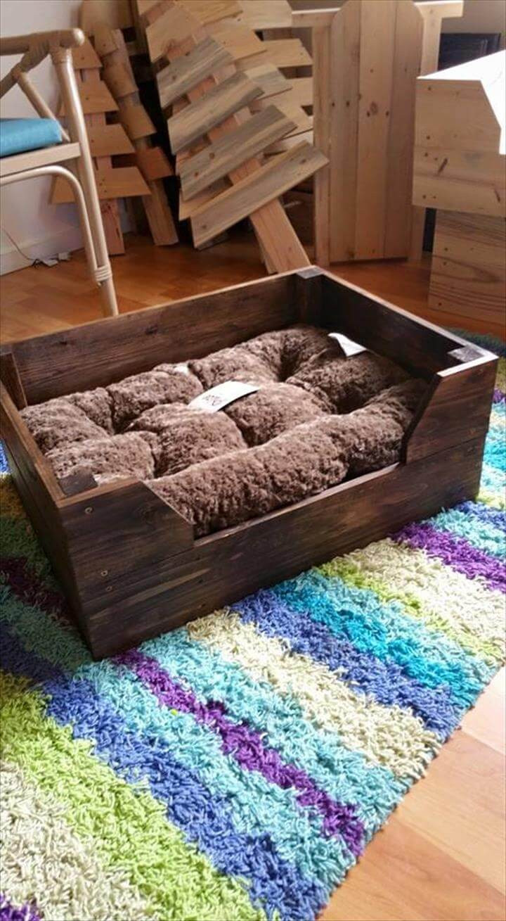Dog Bed Furniture DIY
 Easy to Make Pallet Dog Bed
