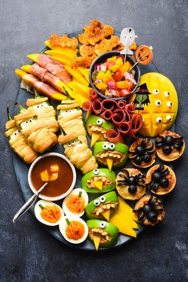 Easy Dinner Ideas For Party
 13 Easy Scary Halloween Appetizer Recipes for Your Potluck