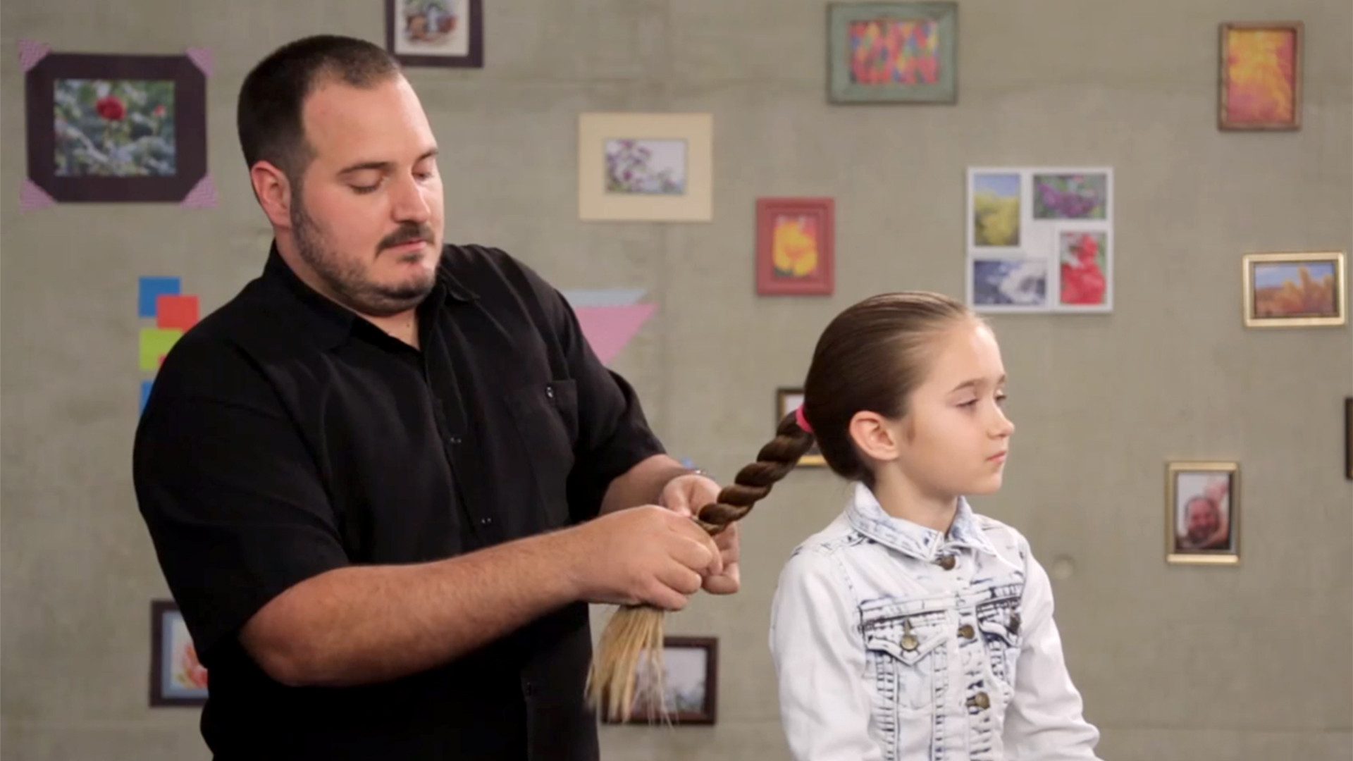 Easy Hairstyles For Dads To Do
 Single dad teaches art of braids ponytails in adorable
