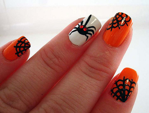 Easy Halloween Nail Designs
 9 Simple and Easy Halloween Nail Art Designs With