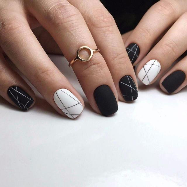 Easy Line Nail Designs
 Black and White Nails with Lines Easy Nail Designs