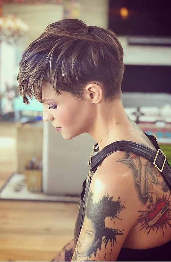 Edgy Short Haircuts 2020
 10 Edgy Pixie Cuts with Cute Color Twists Short