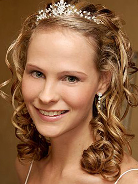 Elegant Hairstyle For Medium Hair
 Hairstyles For Prom For Medium Hength Hair