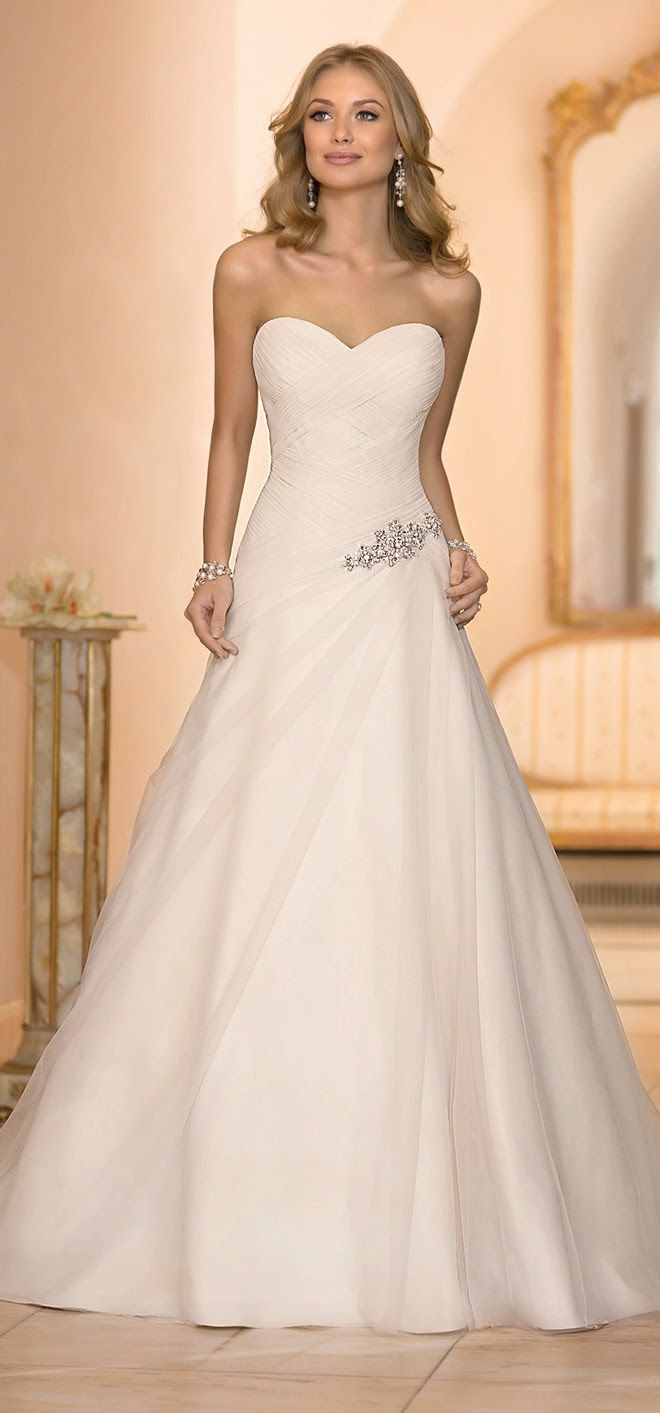 Elegant Wedding Gown
 20 Elegant Simple Wedding Dresses of 2015 BridalTweet