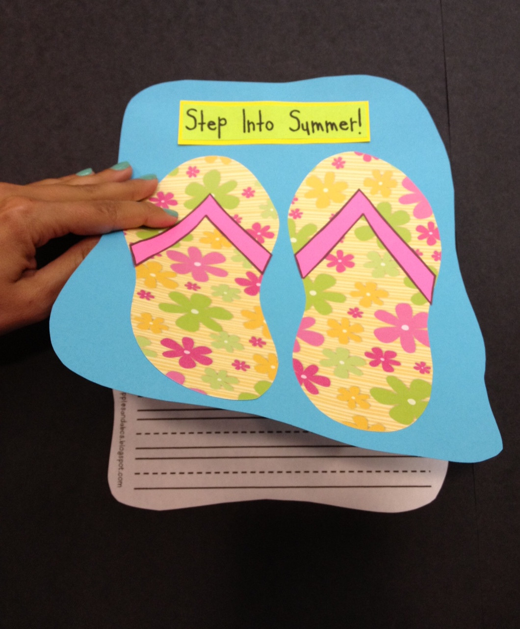 End Of The Year Crafts For Preschoolers
 End of the Year Bulletin Board Ideas Apples and ABC s