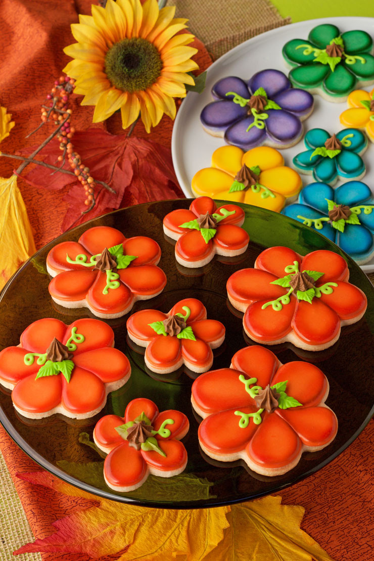 Fall Sugar Cookies
 How to Make Pumpkin Cookies with a Flower Cutter