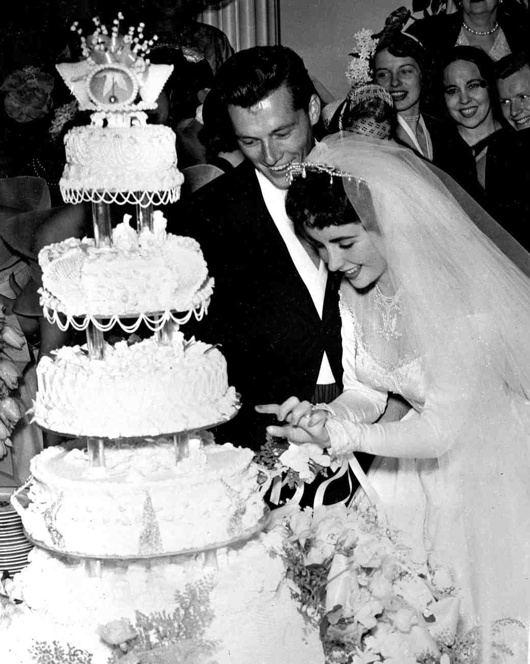 Famous Wedding Cakes
 16 Vintage Celebrity Wedding Cakes You ve Probably Never
